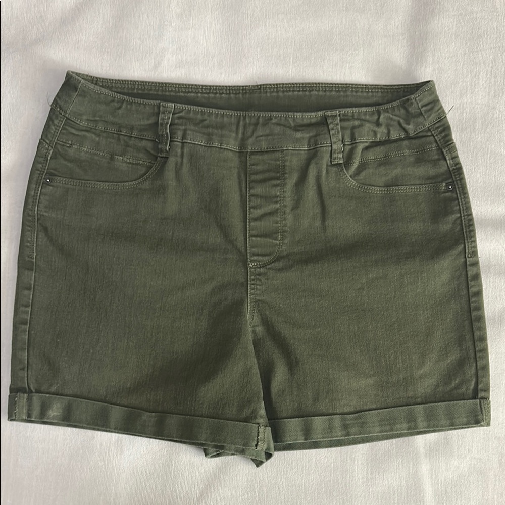 Time and Tru Green Cargo Shorts with Mid-Rise Waist